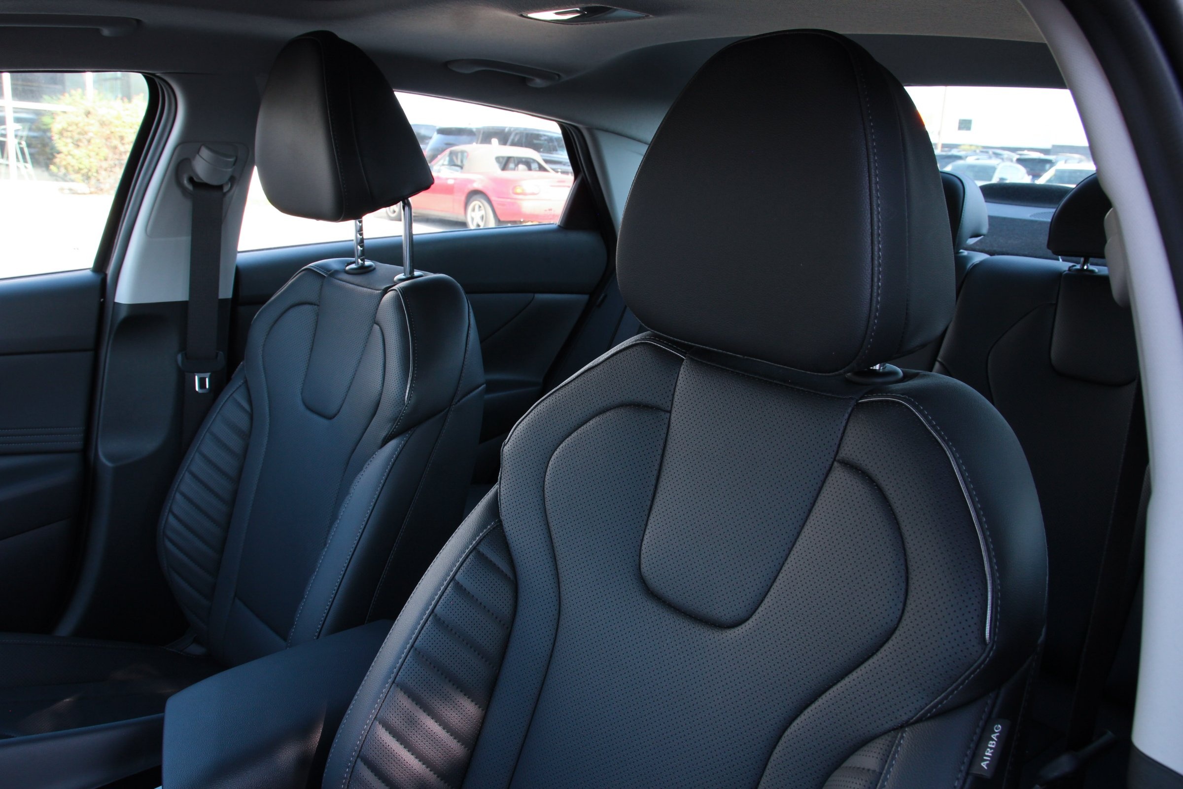 2025 Hyundai Elantra Limited photo 8