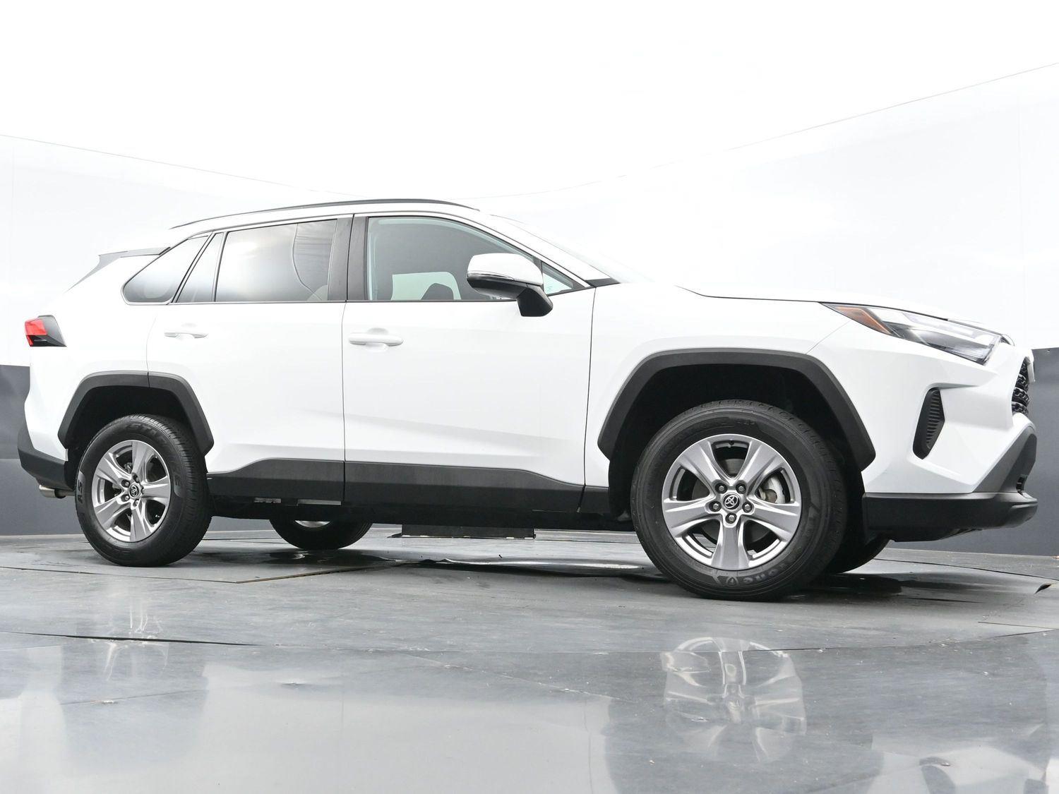 2023 Toyota RAV4 XLE photo 38