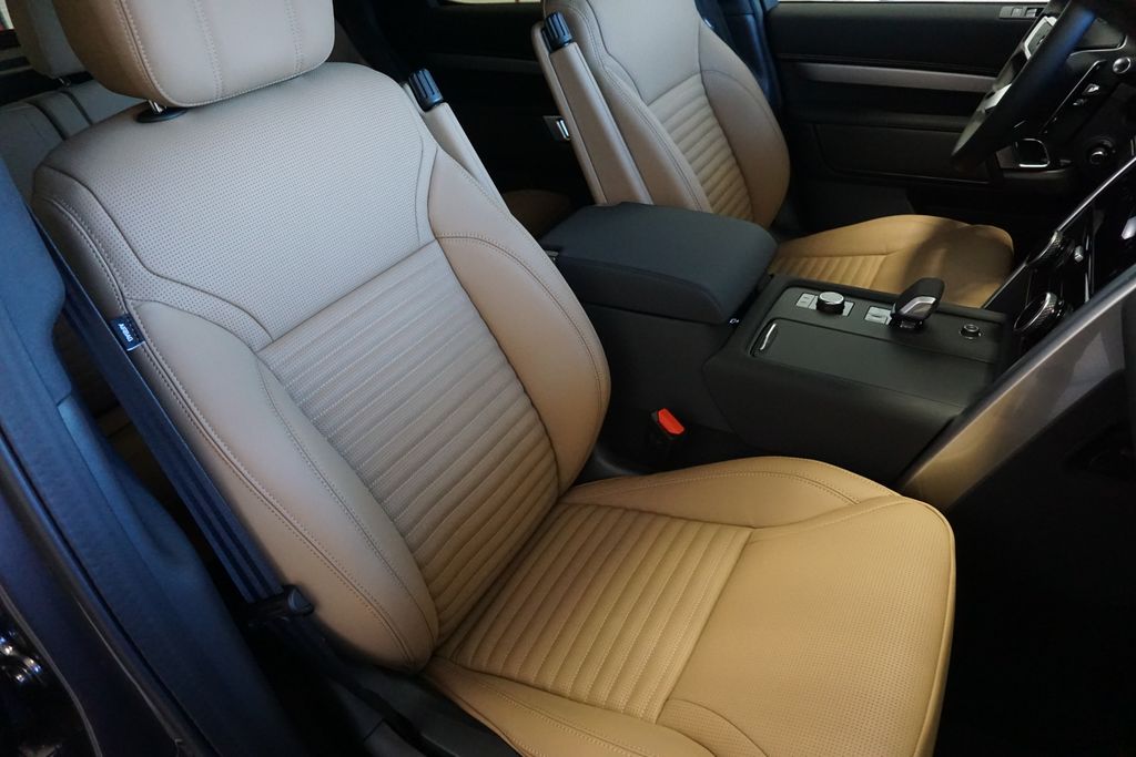 2025 Land Rover Discovery SE photo 23