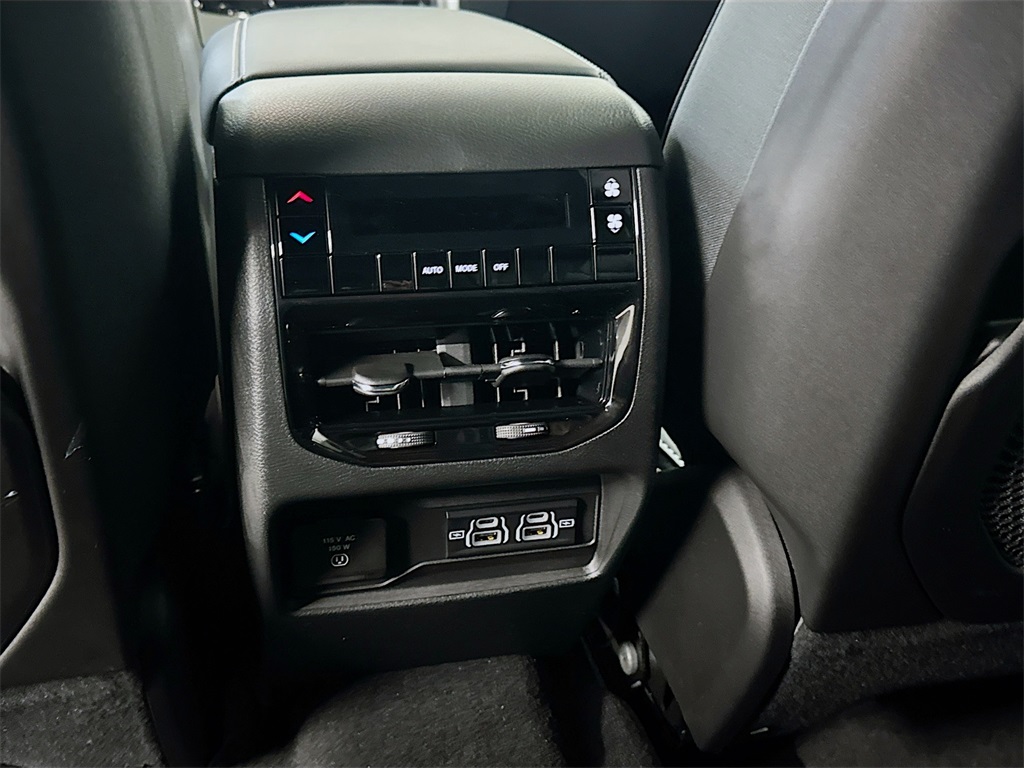 2025 Jeep Grand Cherokee Altitude X photo 22