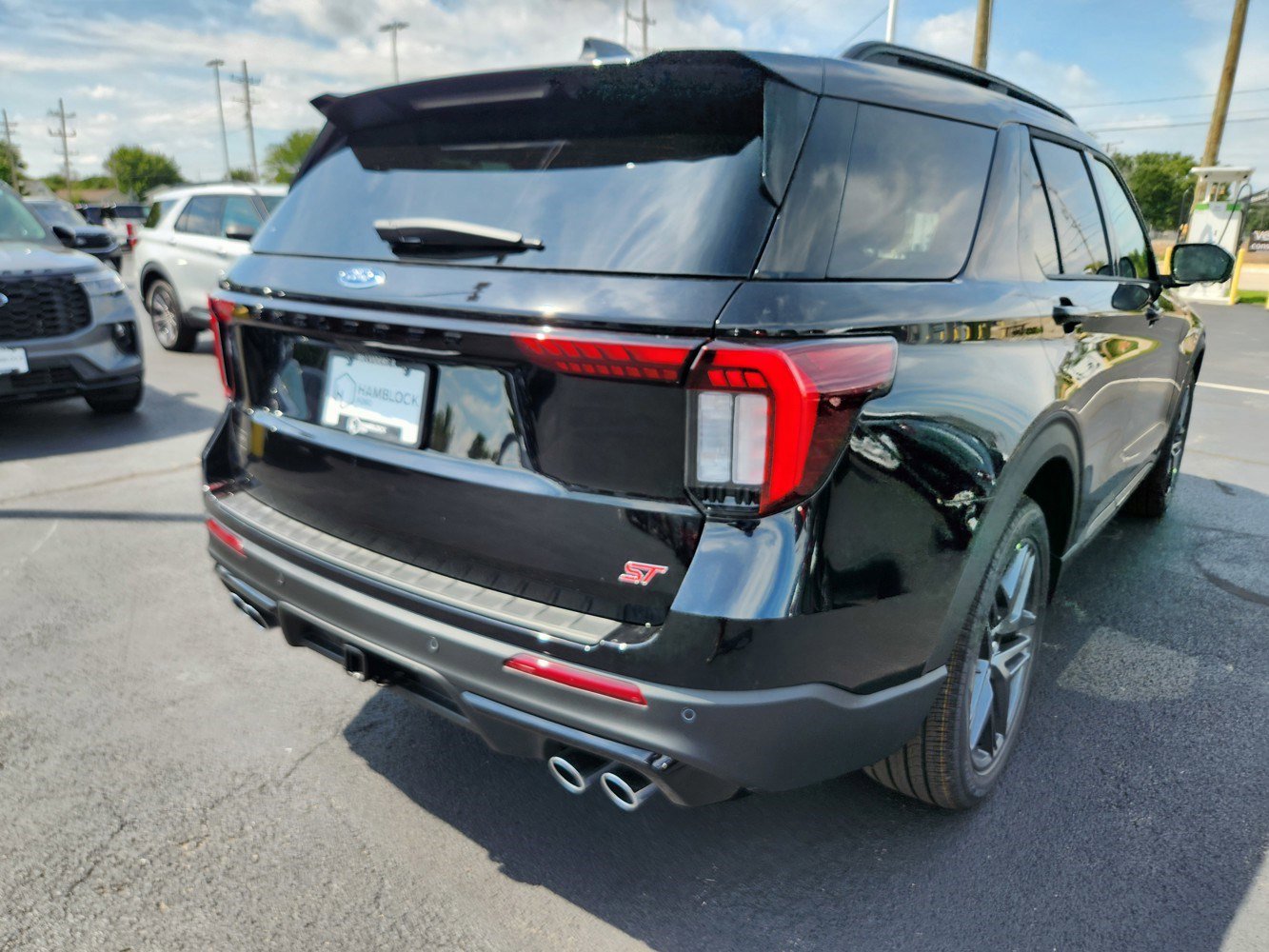 2025 Ford Explorer ST photo 2