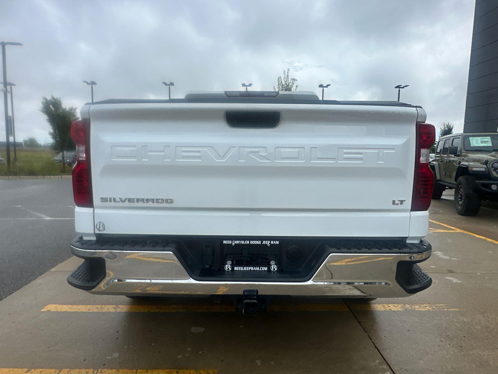 2022 Chevrolet Silverado 1500 LT photo 2