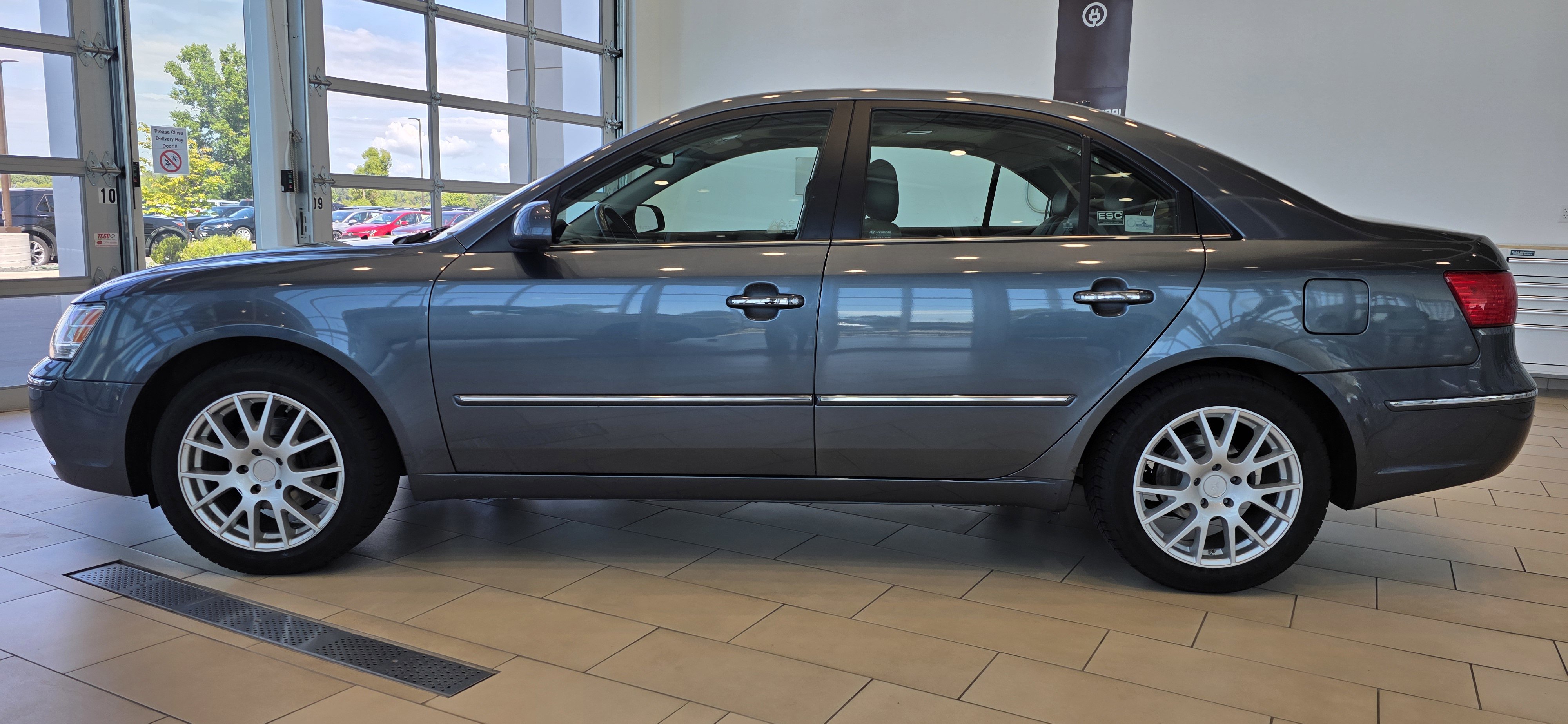 Used 2010 Hyundai Sonata LIMITED with VIN 5NPEU4AC2AH626437 for sale in Minneapolis, Minnesota