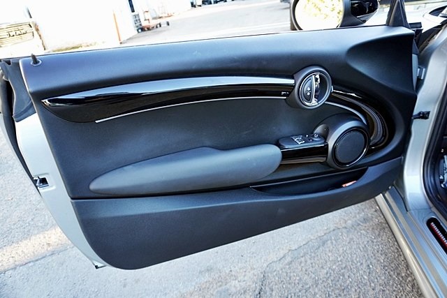 Used 2023 Silver MINI Base image 18