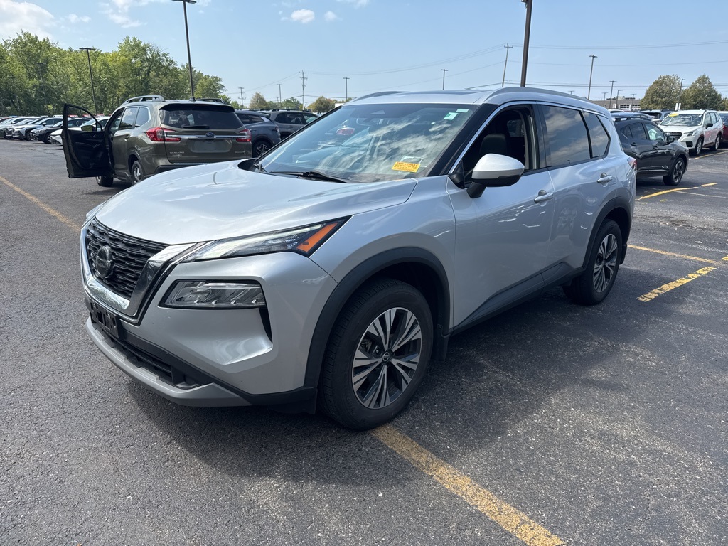 2021 Nissan Rogue SV photo 3