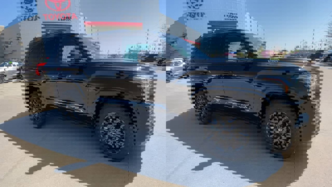 Used 2025 Toyota Sequoia Platinum with VIN 7SVAAABA3SX060755 for sale in Kansas City