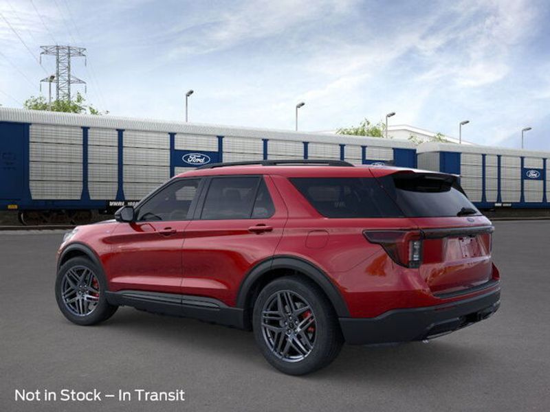 2025 Ford Explorer ST-Line photo 2