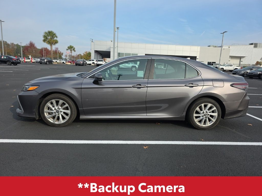 2023 Toyota Camry LE photo 3