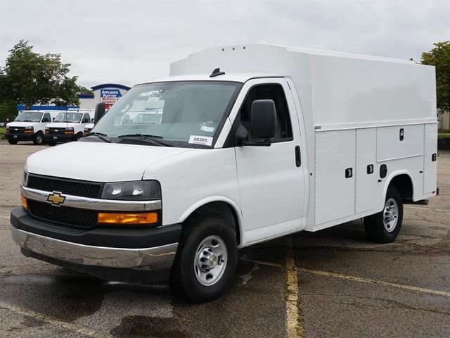 2025 Chevrolet Express Cutaway Base's photo