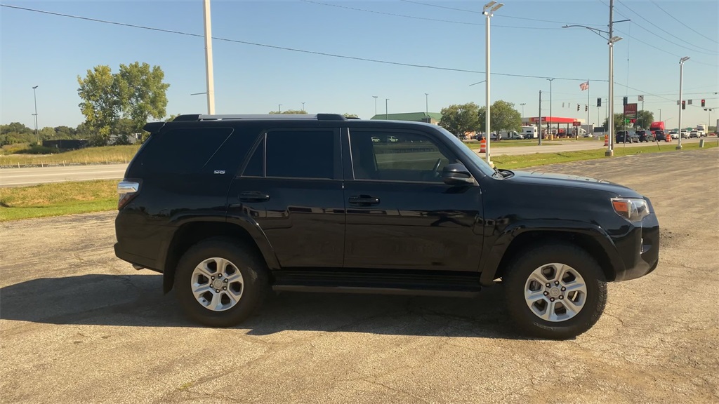 2019 Toyota 4Runner SR5 photo 9