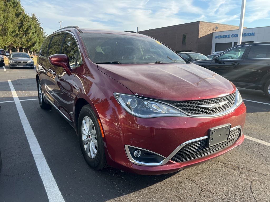 2017 Chrysler Pacifica Touring L photo 4