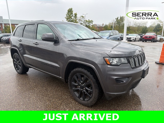 2017 Jeep Grand Cherokee Laredo photo 2