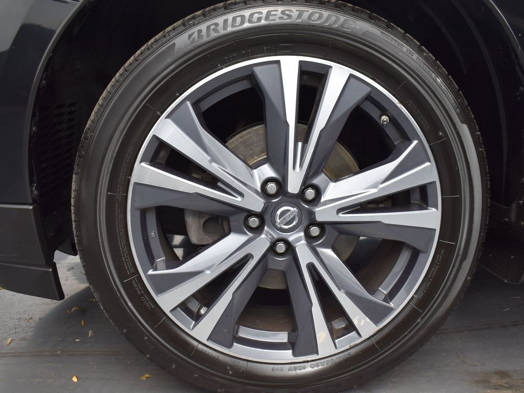 2017 Nissan Pathfinder Platinum photo 4