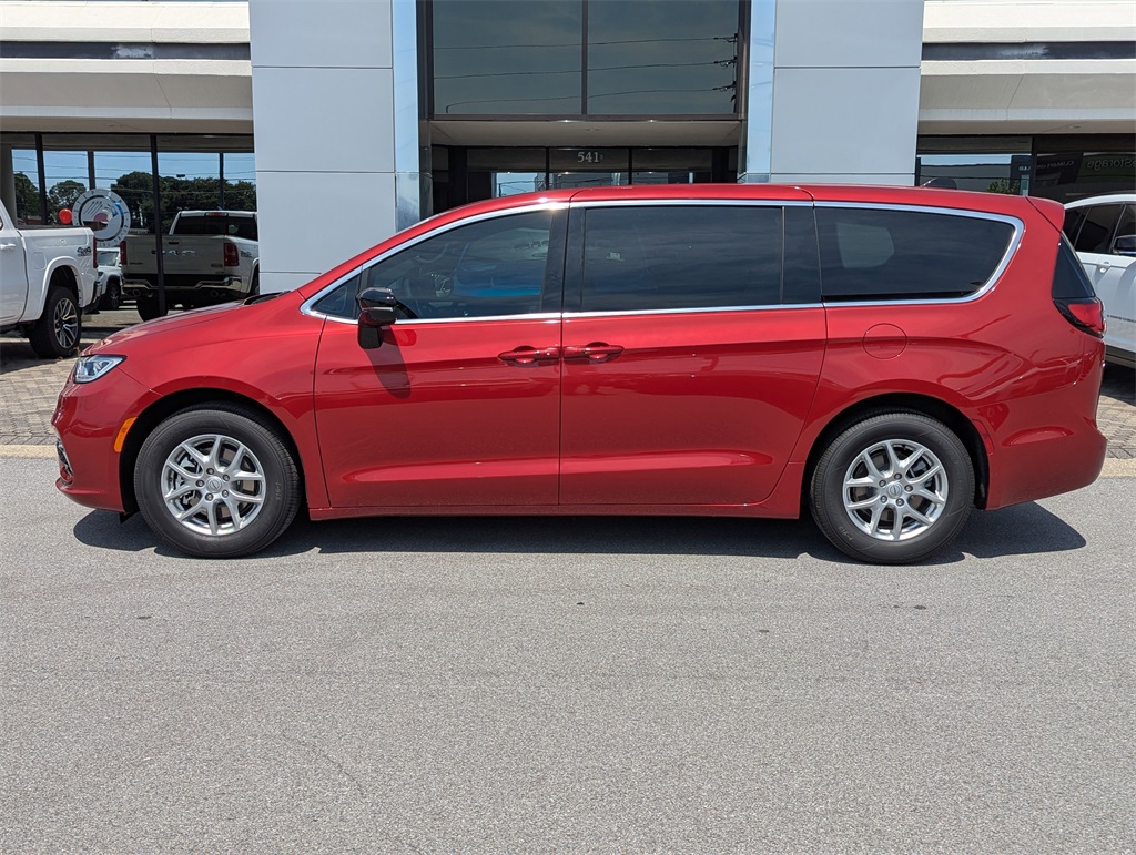 2026 Chrysler Pacifica photo 7