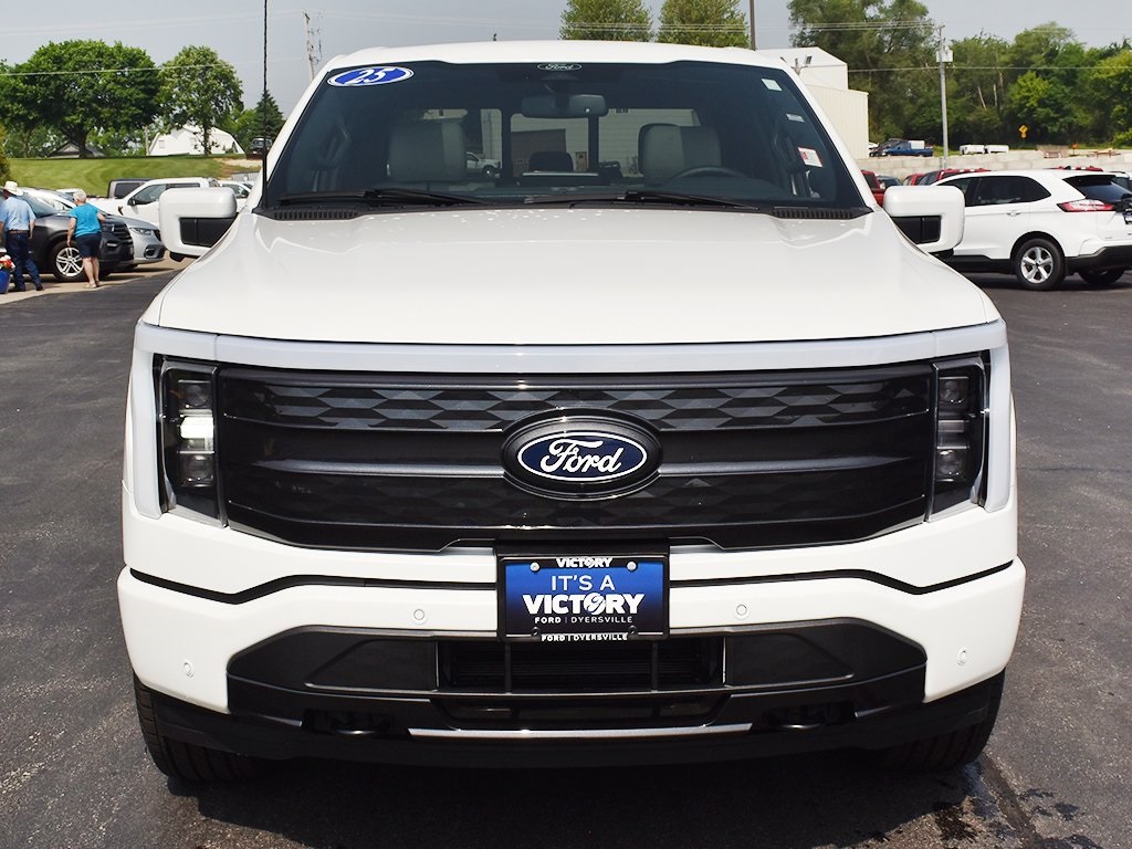 2025 Ford F-150 Lightning Platinum photo 32