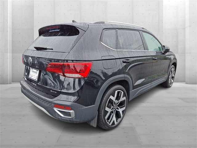 2023 Volkswagen Taos SEL photo 4