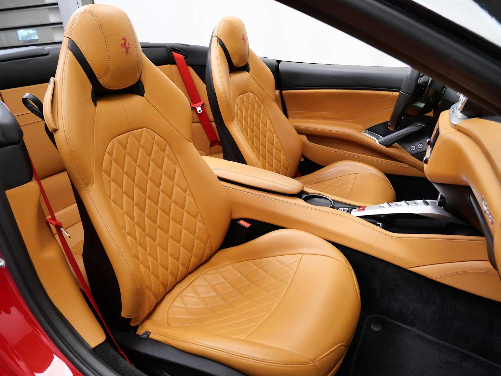 2017 Ferrari California T photo 16