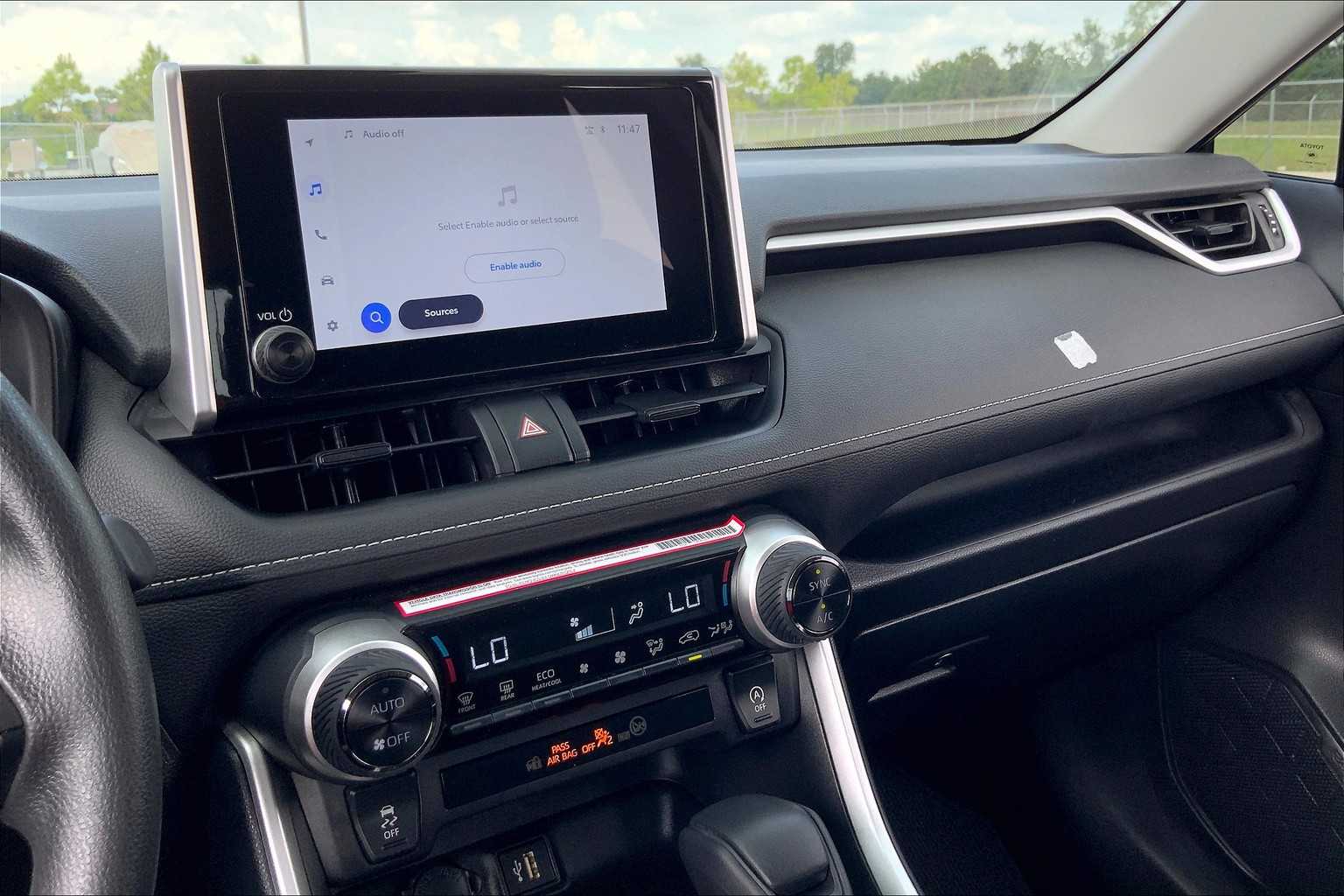 2024 Toyota RAV4 XLE photo 34