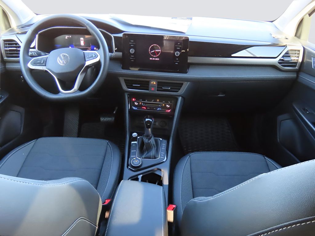 2025 Volkswagen Taos SE photo 15