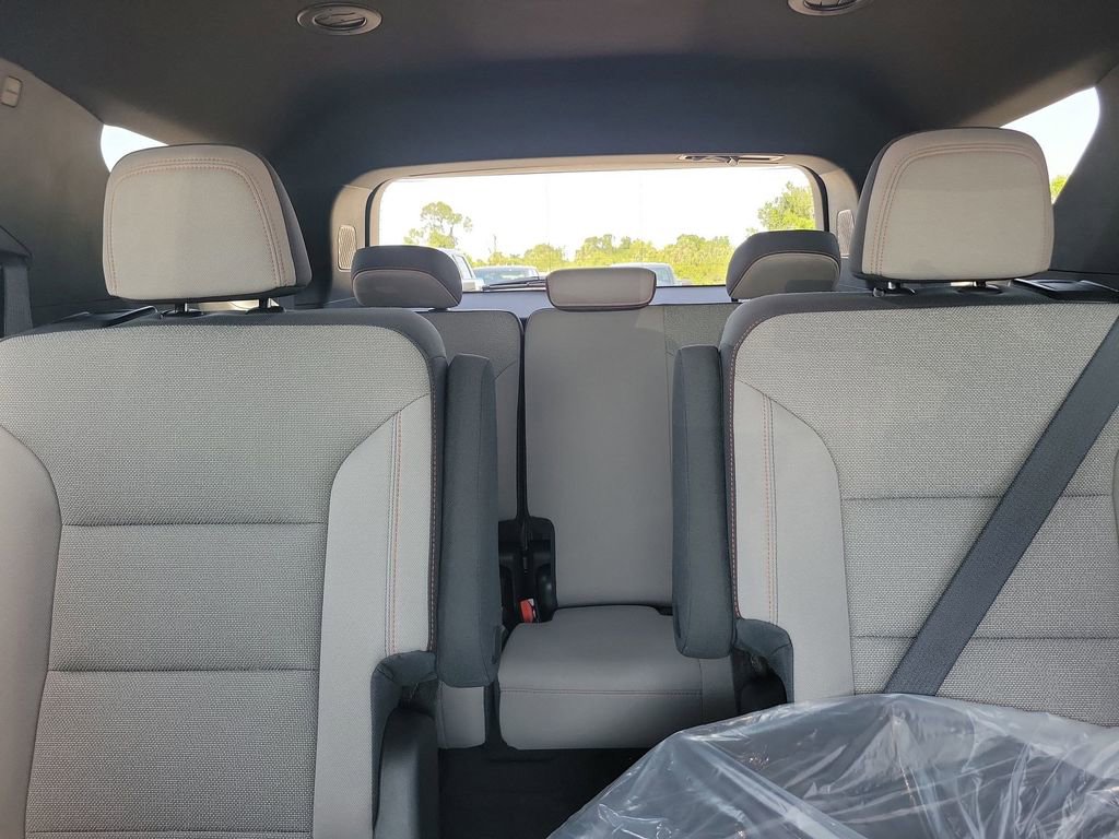 2025 Chevrolet Traverse photo 12