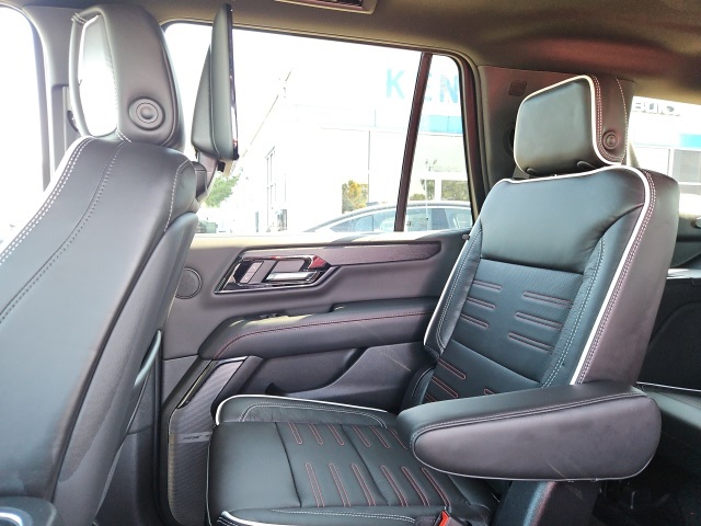 2025 Gmc Yukon AT4 Ultimate photo 17