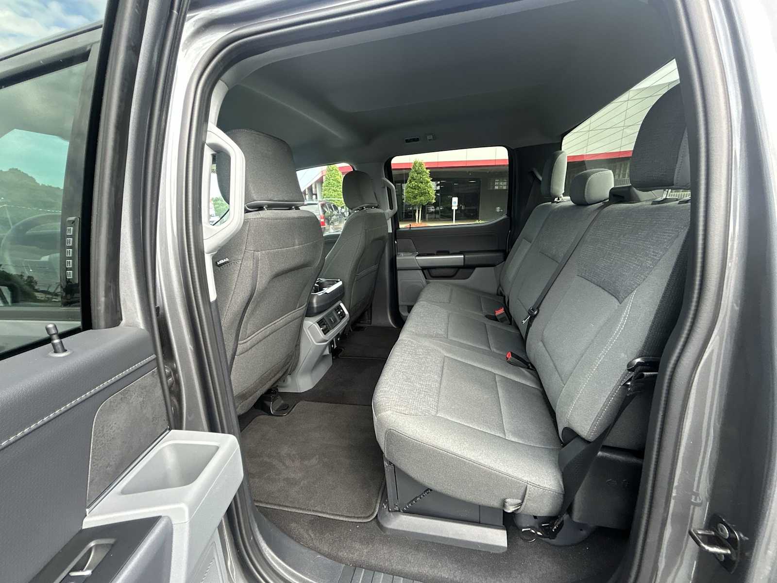 2024 Ford F-150 XLT photo 11