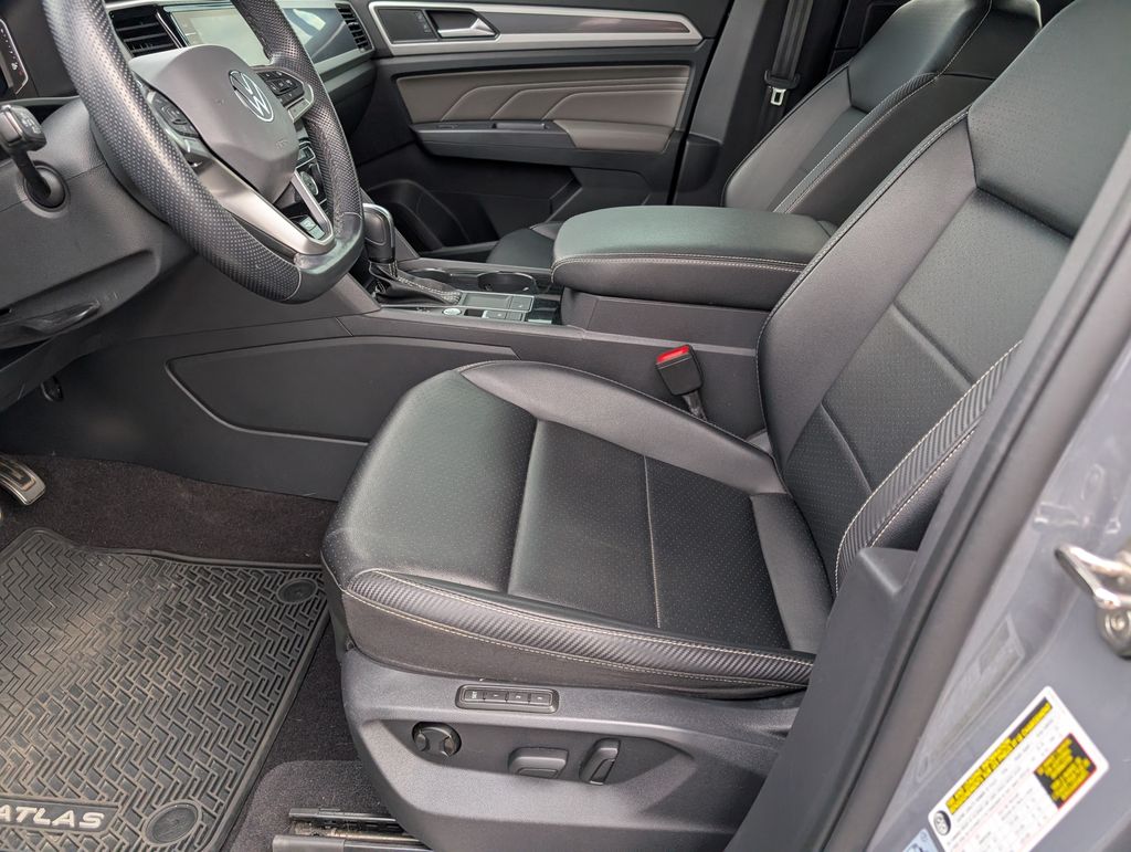 2021 Volkswagen Atlas Cross Sport V6 SEL R-Line photo 4