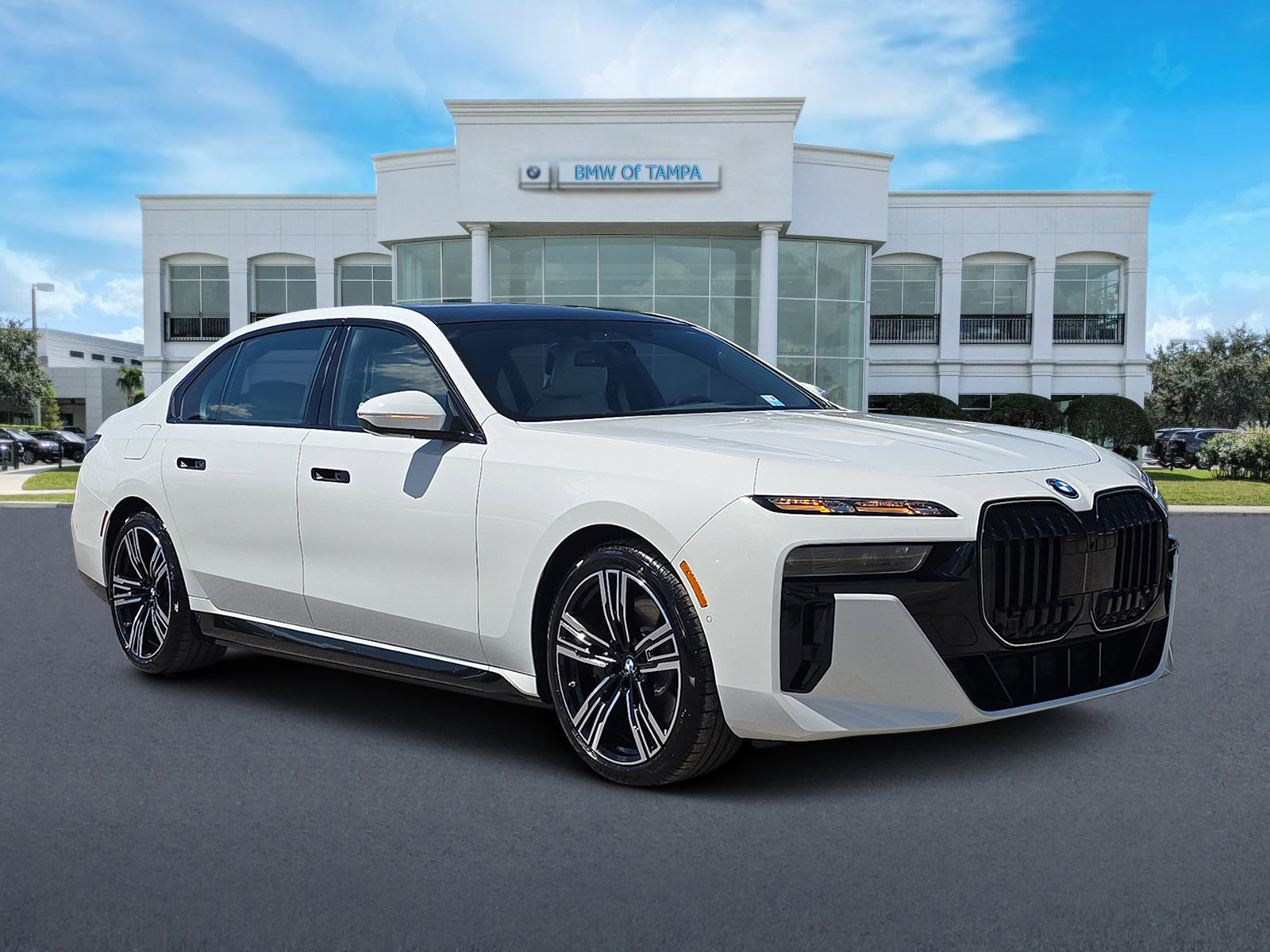 New 2025 Alpine White BMW 750e xDrive image 1