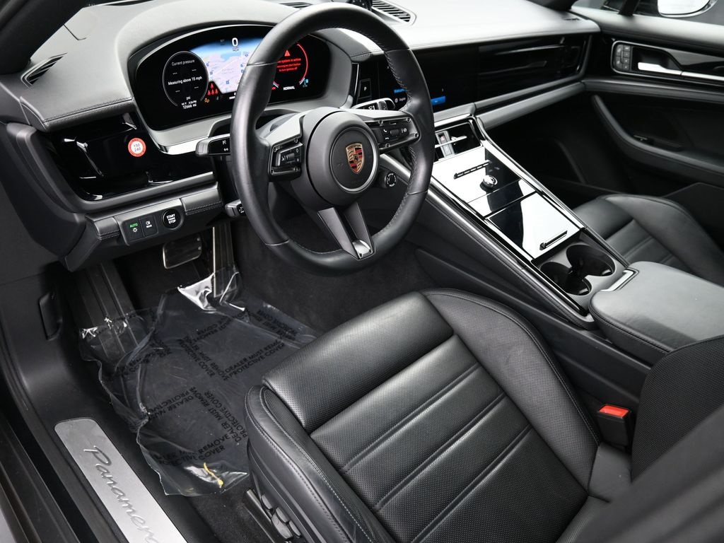 2024 Porsche Panamera Base photo 3