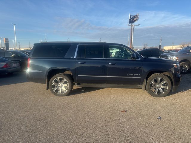 2017 Chevrolet Suburban LT photo 2