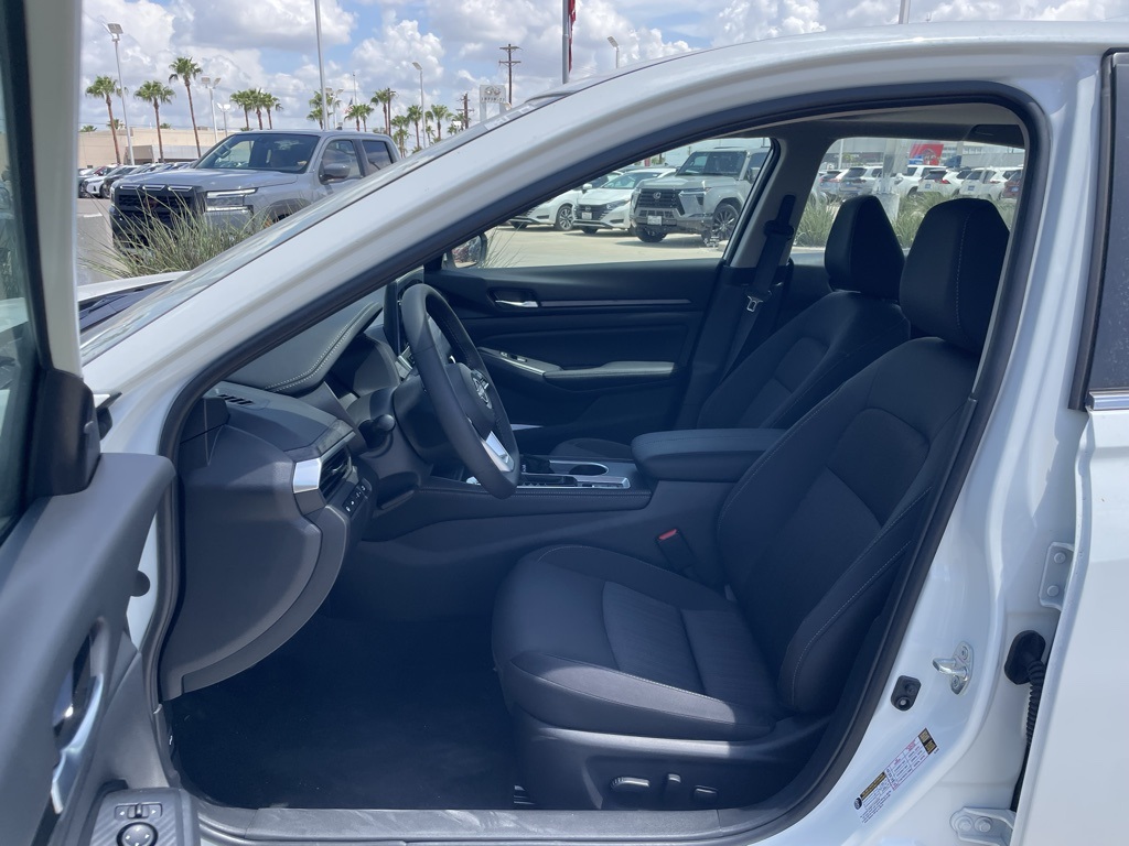 2025 Nissan Altima SV photo 13