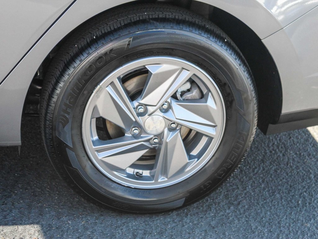 2025 Hyundai Elantra SE photo 7
