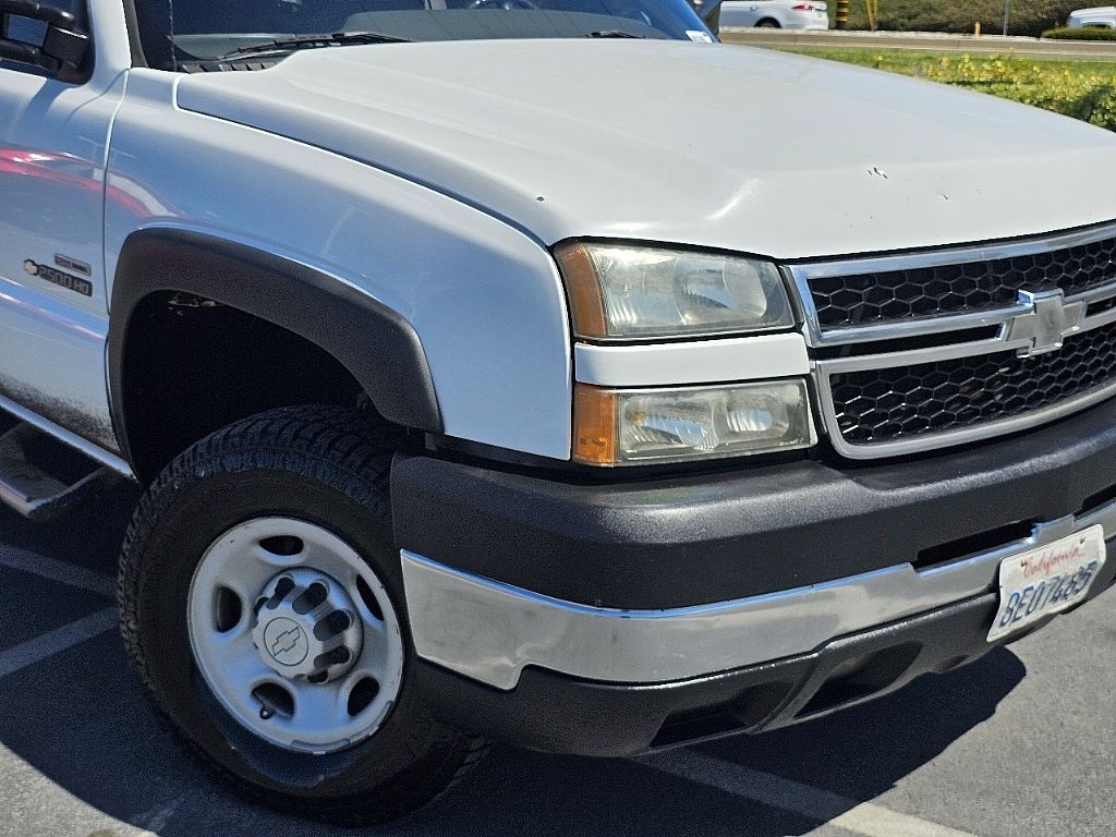 2006 Chevrolet Silverado 2500HD Work Truck photo 3