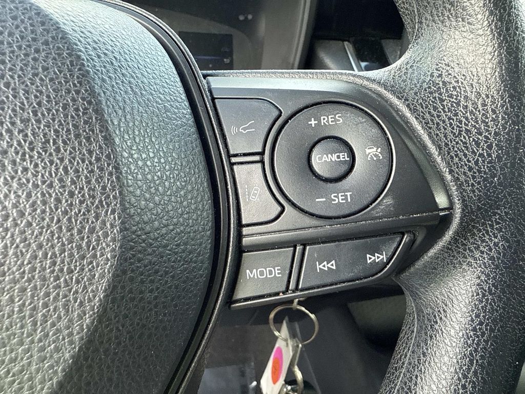 2022 Toyota Corolla LE photo 27