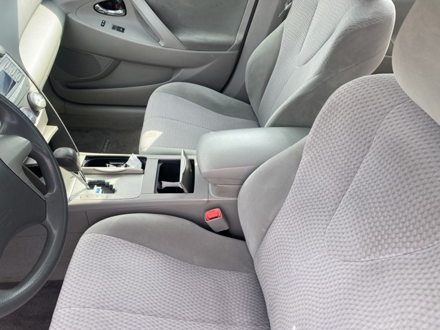 2011 Toyota Camry LE photo 9