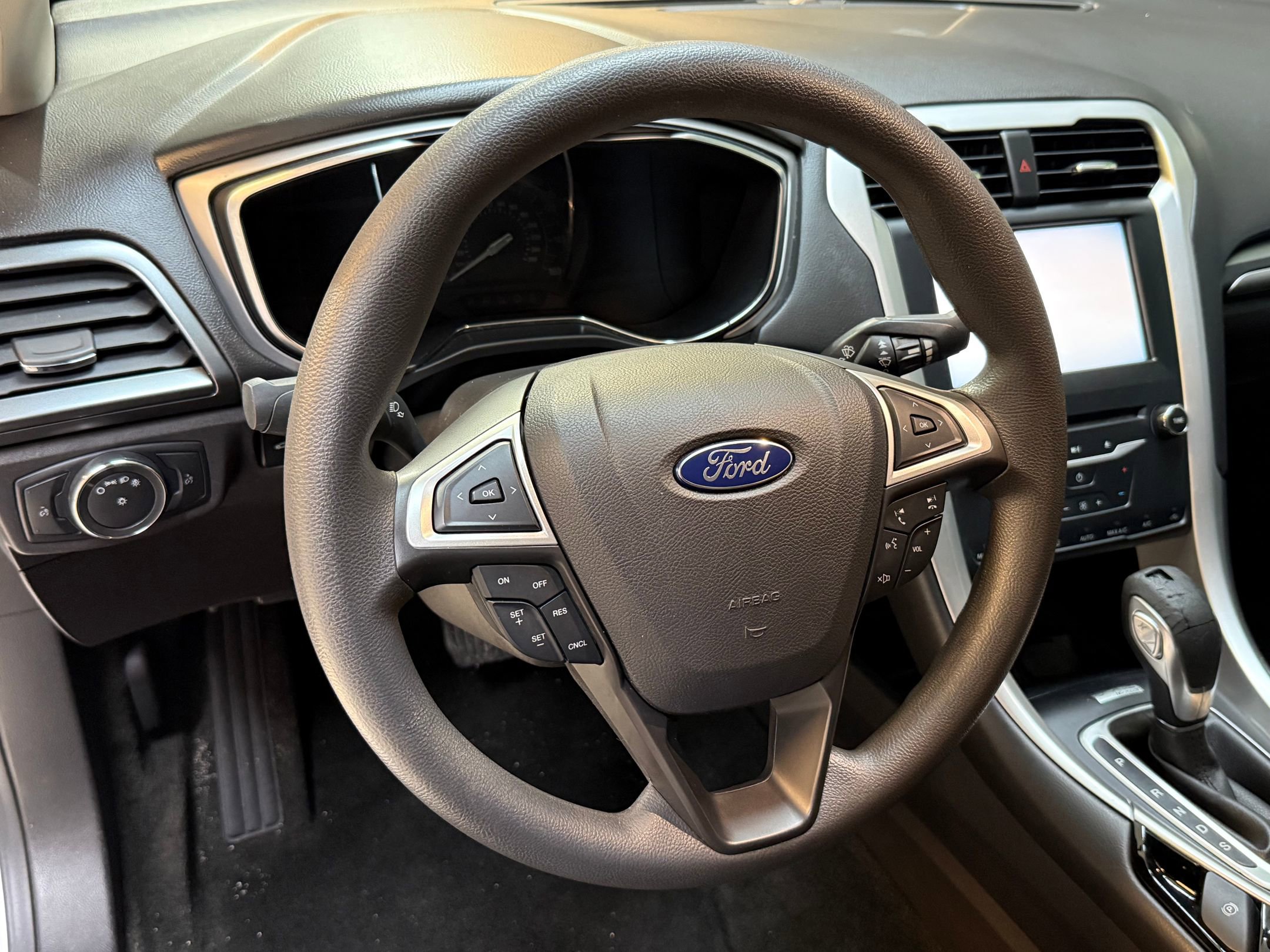 2013 Ford Fusion SE photo 3
