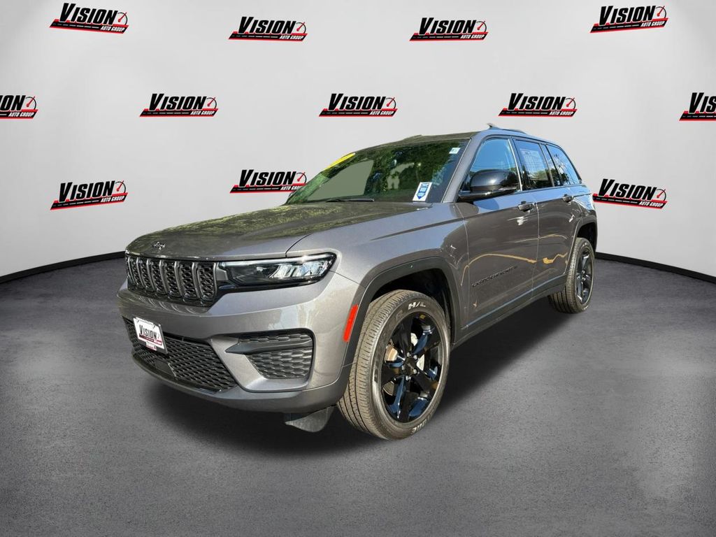 2024 Jeep Grand Cherokee Altitude's photo