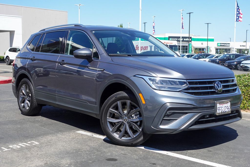 2024 Volkswagen Tiguan SE Wolfsburg Edition photo 3