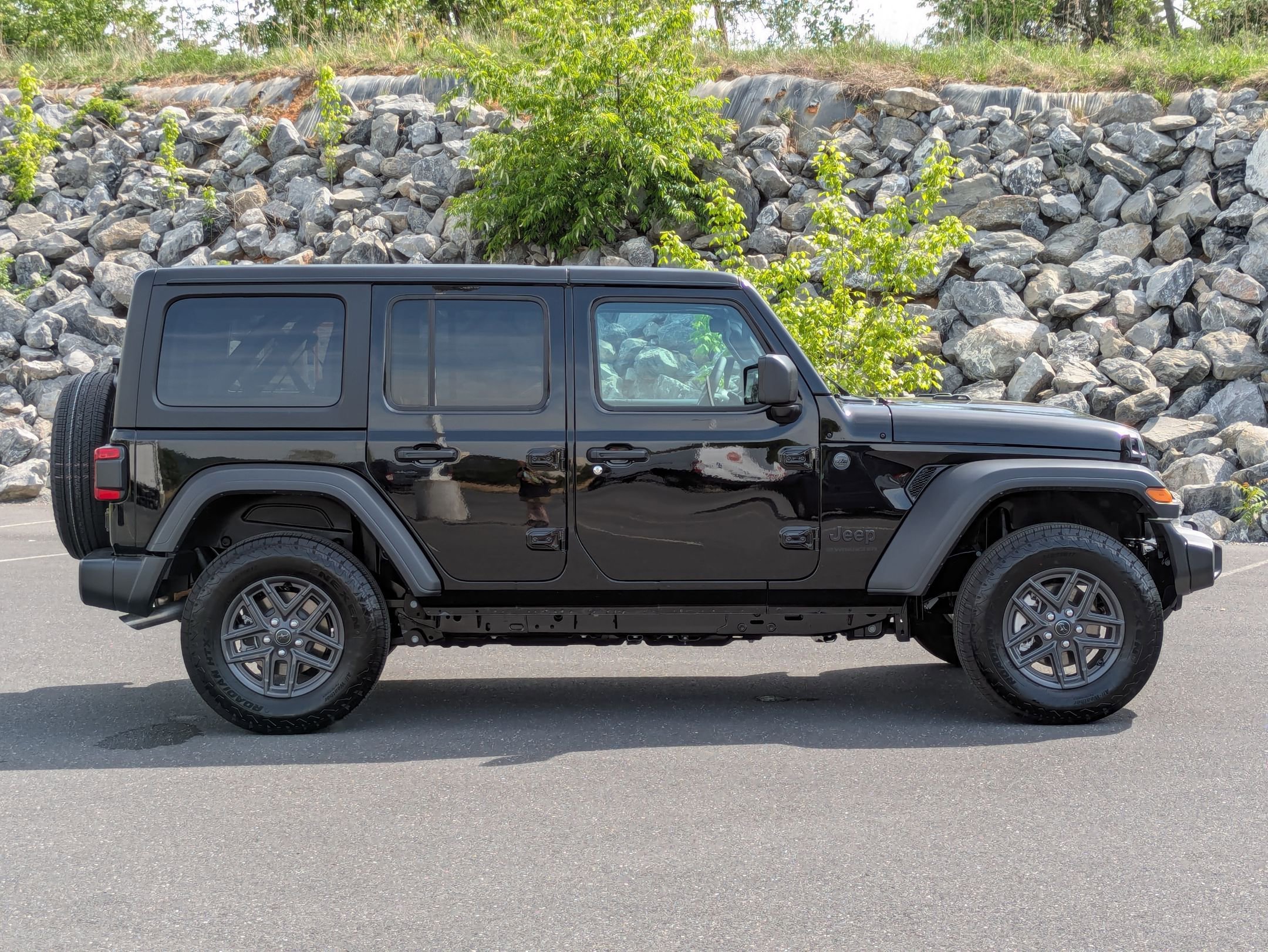 2025 Jeep Wrangler Sport S photo 4