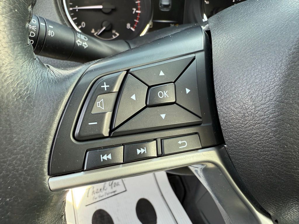 2017 Nissan Rogue SV photo 16