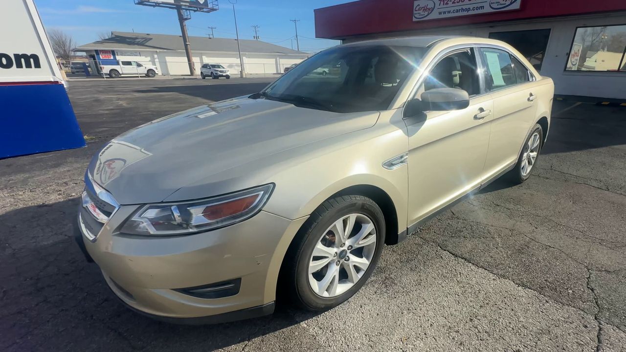 2010 Ford Taurus SEL photo 4