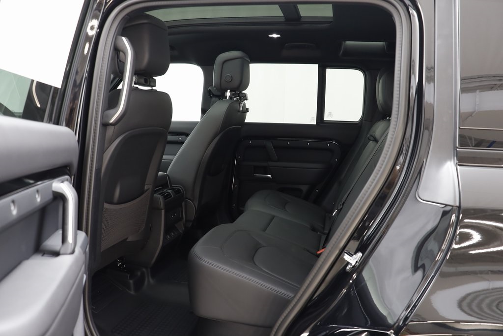 2025 Land Rover Defender 110 X-Dynamic SE photo 12