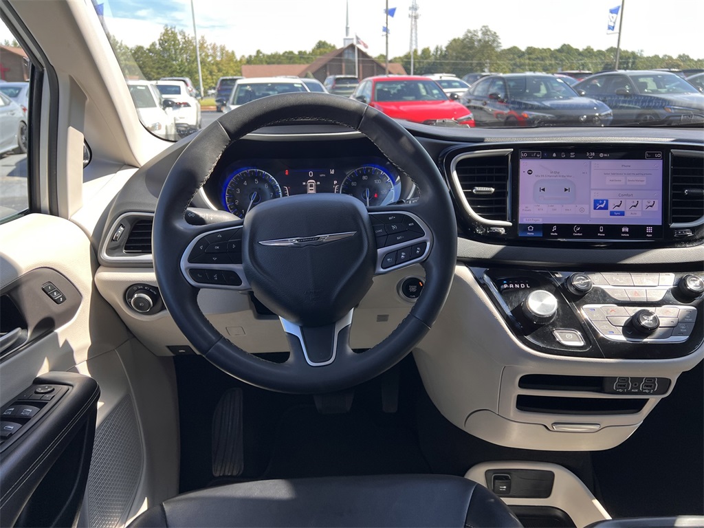 2024 Chrysler Pacifica Touring L photo 27