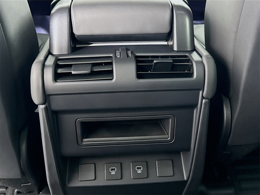 2025 Land Rover Defender 110 S photo 24