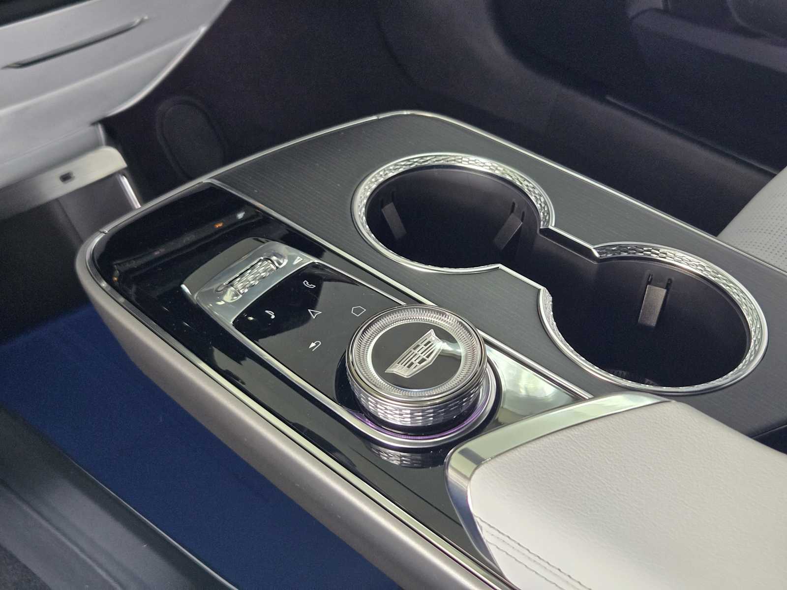2025 Cadillac Lyriq Luxury photo 13