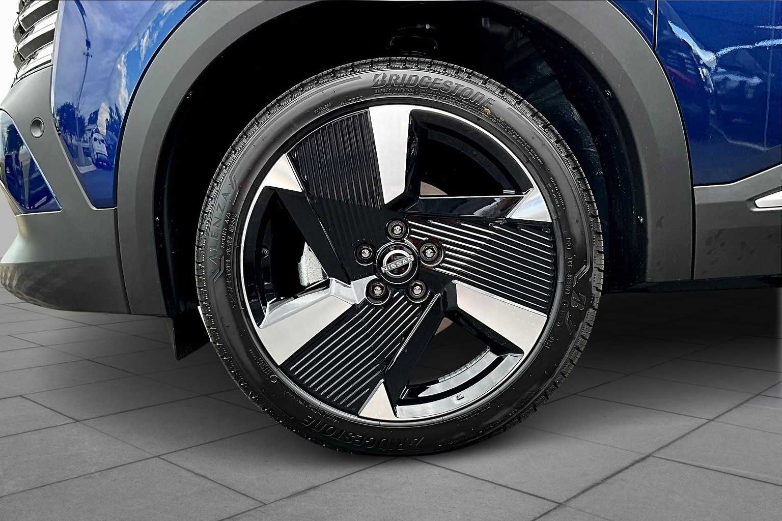 2025 Nissan Kicks SR photo 11