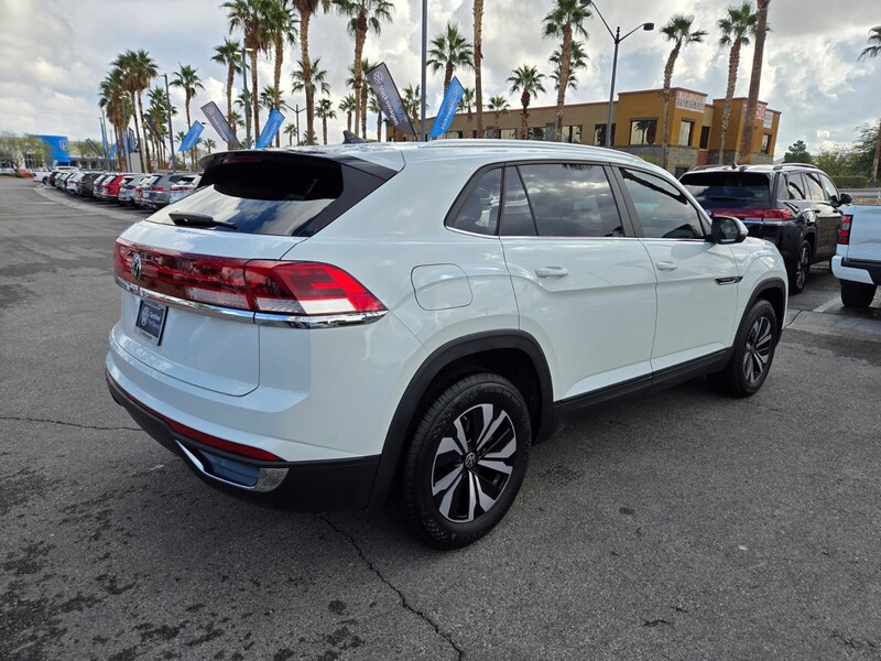 2025 Volkswagen Atlas Cross Sport SE photo 4