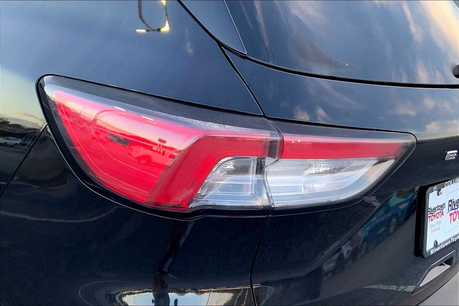 2020 Ford Escape SEL photo 25