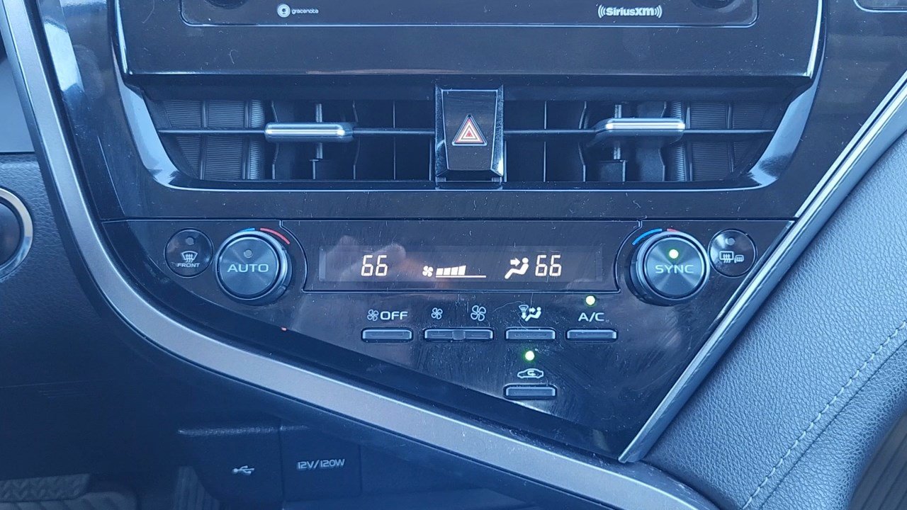 2024 Toyota Camry SE photo 14
