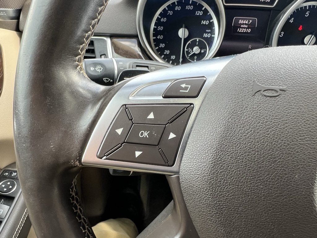 2015 Mercedes Benz ML 350 4MATIC photo 26